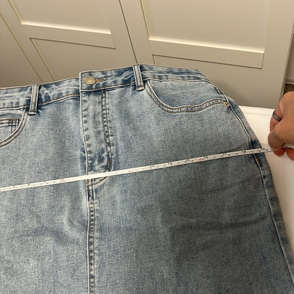 Denim Midi Skirt. Size 29 - Picture 14 of 14